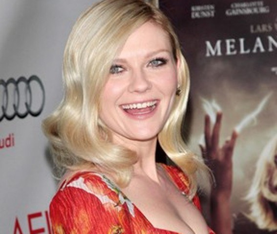Kirsten Dunst fala sobre beijar Brad Pitt: "Nojento"