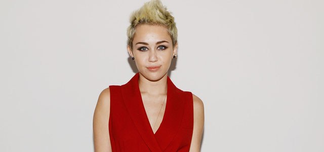 Pelo Twitter, Miley Cyrus garante que não se encontrou com Nick Jonas