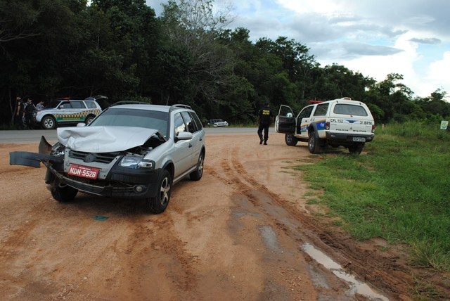 Táxis de Cerejeiras batem de frente em rodovia que liga Vilhena a Colorado
