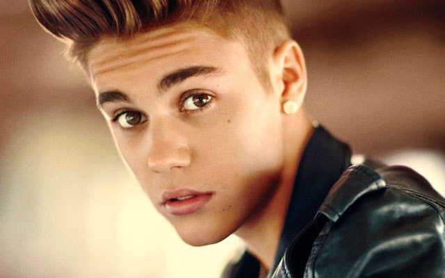 Justin Bieber admite que não lê comentários de internautas para não ficar triste