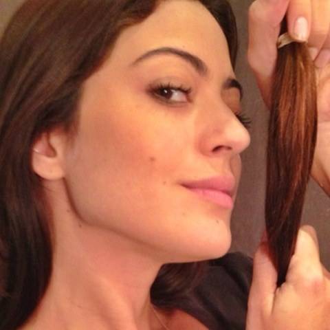 Carol Castro corta o cabelo e mostra resultado na web:
