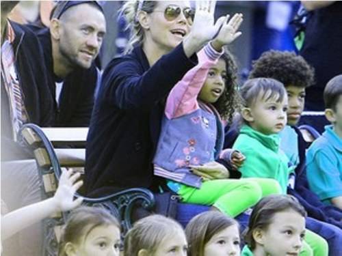 Heidi Klum fala na TV do salvamento dos filhos no mar: