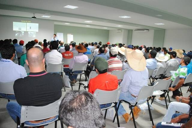 Ciclo de palestras reúne em Vilhena gerentes e capatazes de fazendas de RO e MT