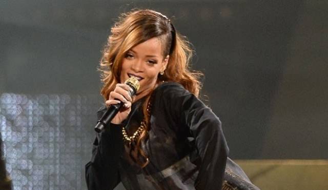 Rihanna cancela show no Texas por conta de uma doença