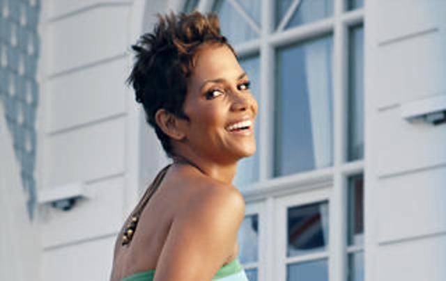 Não sabia que poderia engravidar aos 46 anos disse Halle Berry