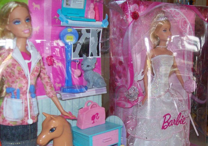 BARBIE E POWER RACING DOMINAM VENDAS