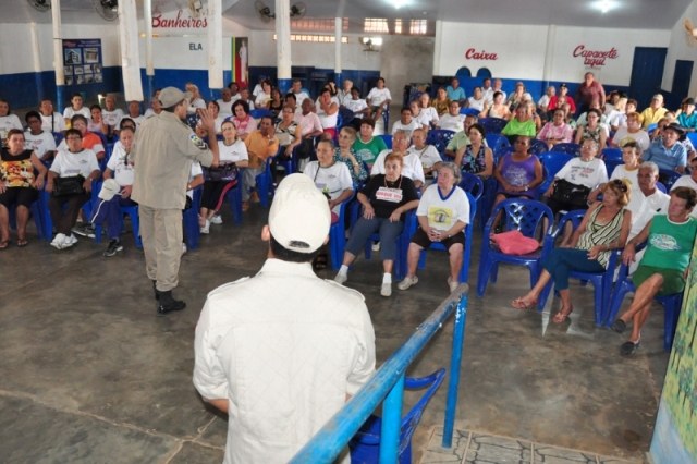 Em Vilhena, Bombeiros ensinam idosos a prevenir acidentes domésticos