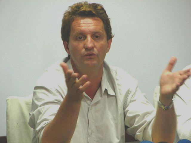 PREFEITO REÚNE IMPRENSA E GARANTE: “UTI VAI FUNCIONAR CADA VEZ MELHOR”
