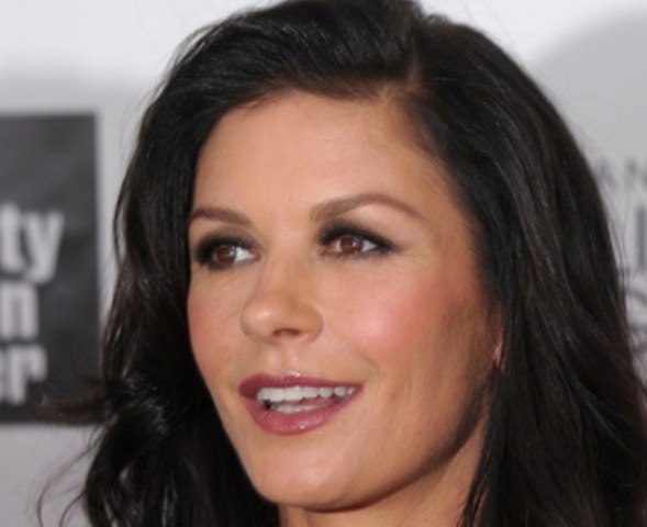 Catherine Zeta-Jones se interna novamente para tratar transtorno bipolar