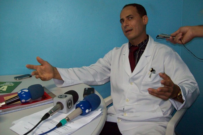 MÉDICO VOLTAR A ATACAR E DIZ QUE UTI FOI INAUGURADA A TOQUE DE CAIXA