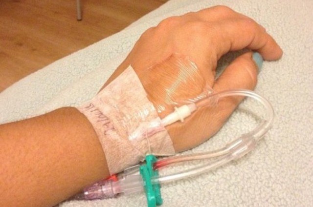 Internada com dengue, Valesca Popozuda cancela shows