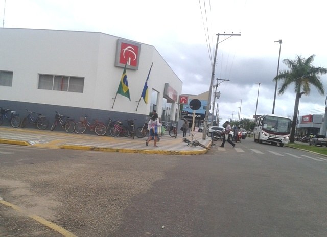 Comerciante é rendida e homens armados levam R$ 45 mil no centro de Vilhena