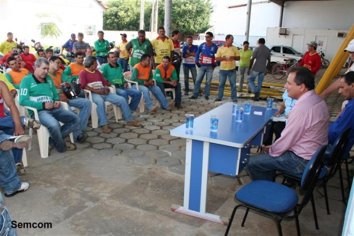 MOTOTAXISTAS FAZEM REIVINDICAÇÕES A ROVER