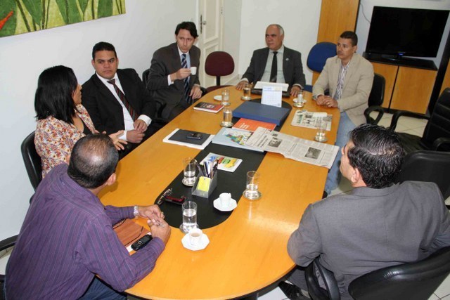 Governo de Rondônia responde argumentos de grevistas com benefícios à categoria