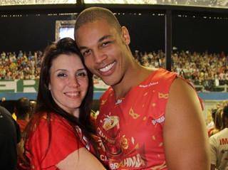 Simony confirma gravidez:
