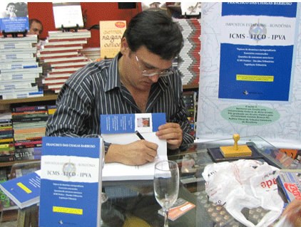 EX-CANDIDATO A VEREADOR EM VILHENA LANÇA LIVRO NA CAPITAL