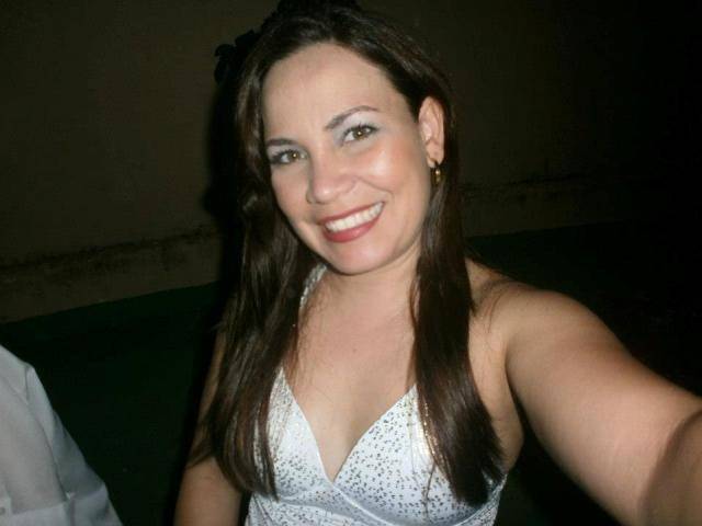 Professora mostra cara e também denuncia empresário que ameaça matar a ex