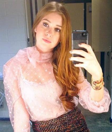 Marina Ruy Barbosa aparece caracterizada como seu personagem em Amor à Vida