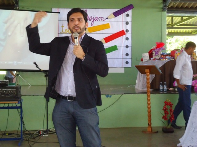 Em Cerejeiras, promotor pressiona prefeito a acabar com desvios de função