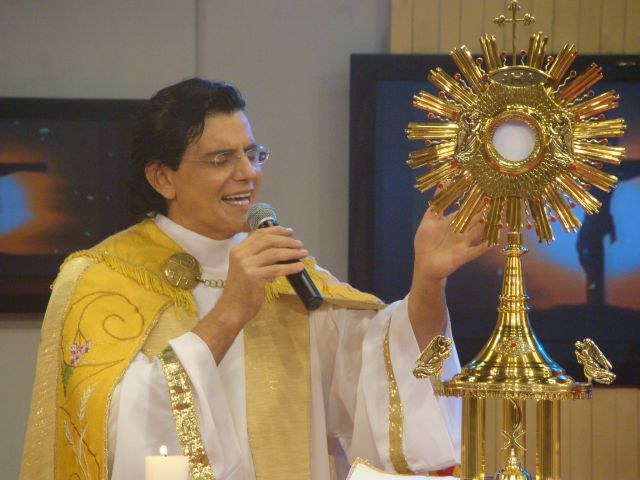 PADRE-CANTOR SE APRESENTA EM JI-PARANÁ
