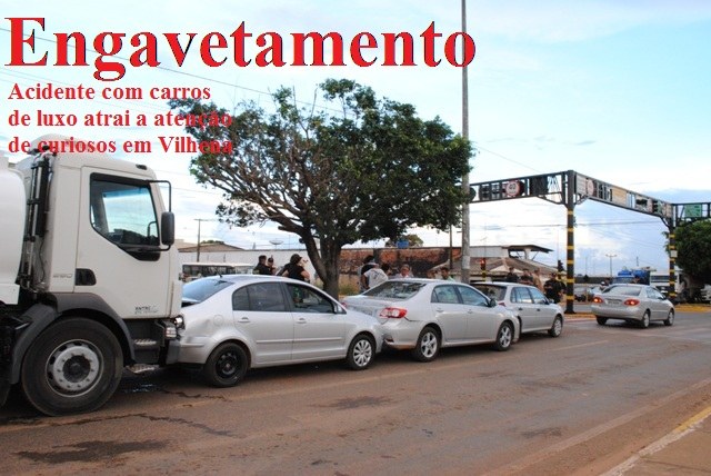 Caminhão causa acidente que envolve cinco veículos; ninguém se feriu