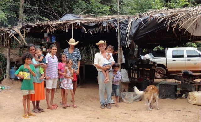 Em Vilhena, Incra retoma lotes e assenta família que vivia debaixo de lona