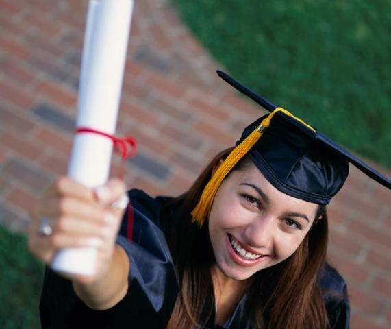 DIPLOMA NA MÃO