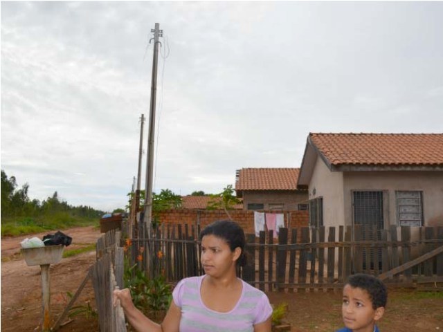 Sem energia elétrica há três anos, famílias recorrem a “gambiarras” em Vilhena