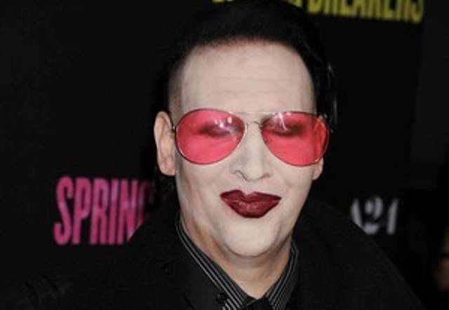 Marilyn Manson dedica música para Paris Jackson em show