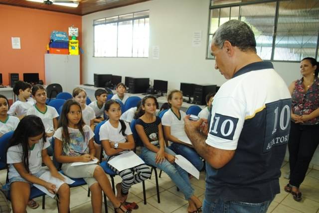 Editor do FOLHA DO SUL ON LINE ministra palestra para alunos de escola pública