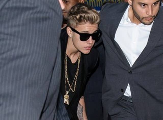 Justin Bieber é barrado em boate por ser menor de idade