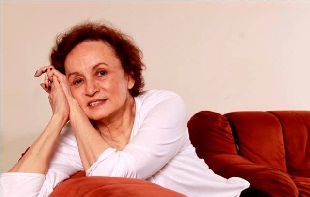 Joana Fomm quer trabalhar: