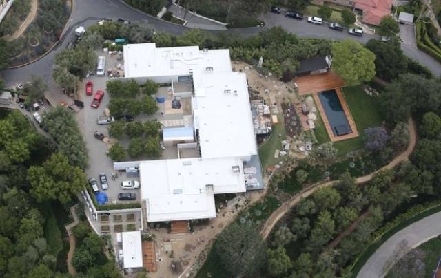 Jennifer Aniston gasta R$ 27 milhões em reforma de mansão, diz jornal