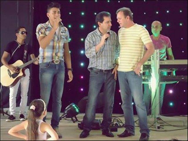Adversários políticos não desafinam e animam festa na cidade de Chupinguaia