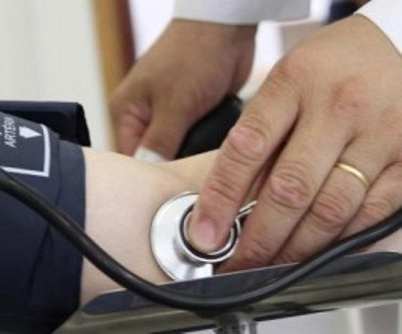 MÉDICOS ESTRANGEIROS