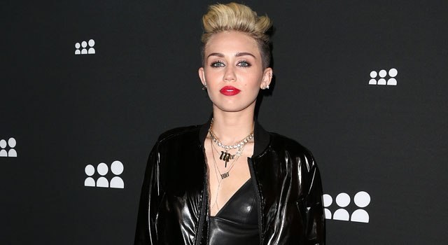 Miley Cyrus rebate críticas de Amanda Bynes: "Acho muito triste"
