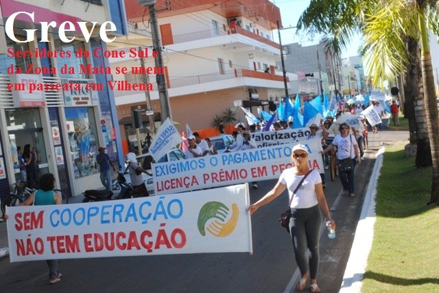 Centenas de servidores estaduais em educação participam de passeata em Vilhena