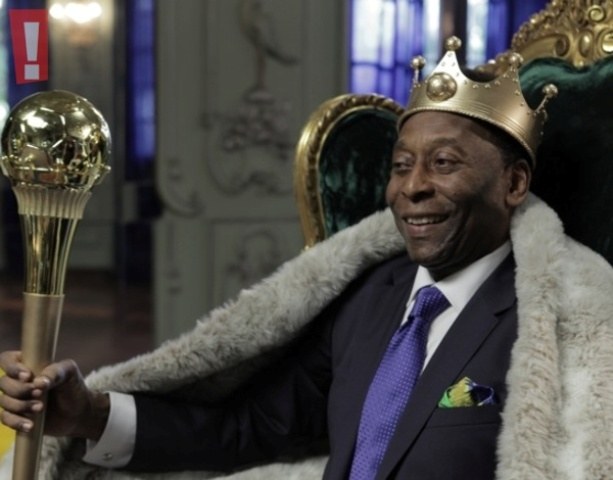  Pelé se veste como rei para campanha publicitária