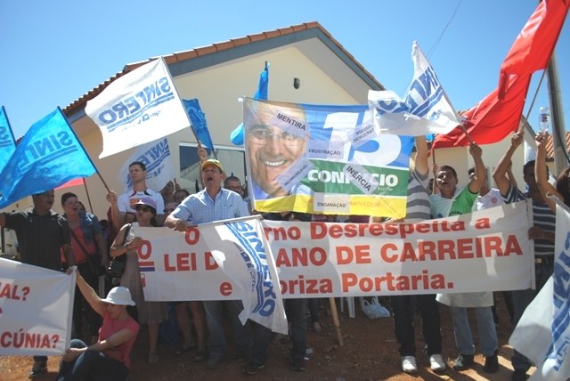 Primeira-dama falta, mas grevistas garantem “animação” em evento de Confúcio