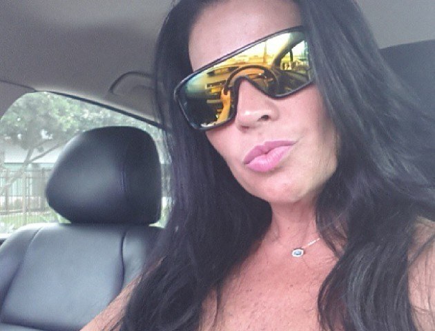 Solange Gomes acorda cedo e diz ter recebido ligações misteriosas à noite