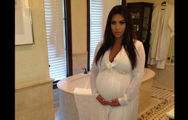 Kim Kardashian manda fotos falsas da filha para testar amigos