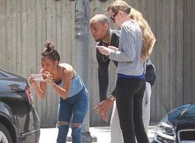 Chris Brown teria xingado e tentado subornar mulher após batida
