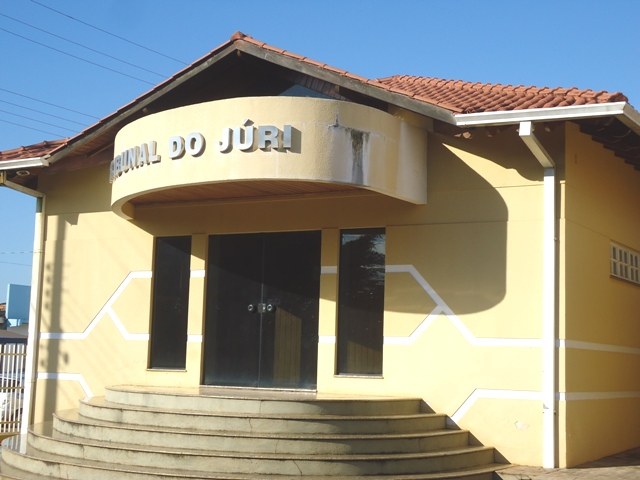 Réu paralítico volta a andar durante julgamento e assombra cidade de Cerejeiras
