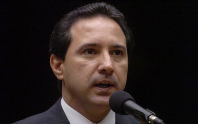 Assessora diz que deputado Natan Donadon se entregou hoje à Polícia Federal