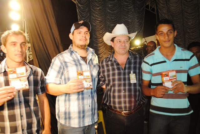Expovil 2013: Três dividirão veículo sorteado na primeira noite da festa
