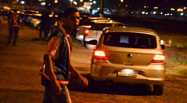 Trabalho duro de guardas garante segurança ao estacionamento da 28ª Expovil