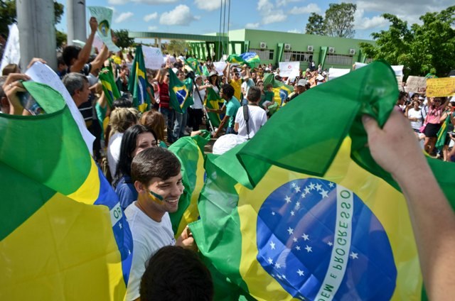 G1 nacional publica foto de repórter da FOLHA em galeria de “Melhores Cliques”
