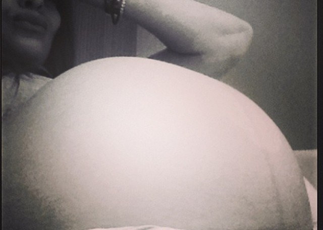 Juliana Paes exibe barrigão: "Acho que vou explodir!"