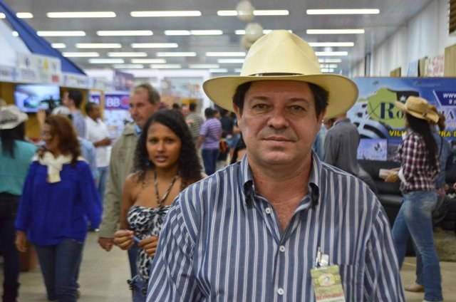 Darci Cerutti comemora sucesso da 3ª Feneville na Expovil 2013