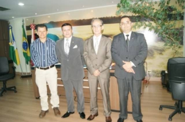 Em Colorado, MP ganha terreno para construir e cede prédio a defensoria